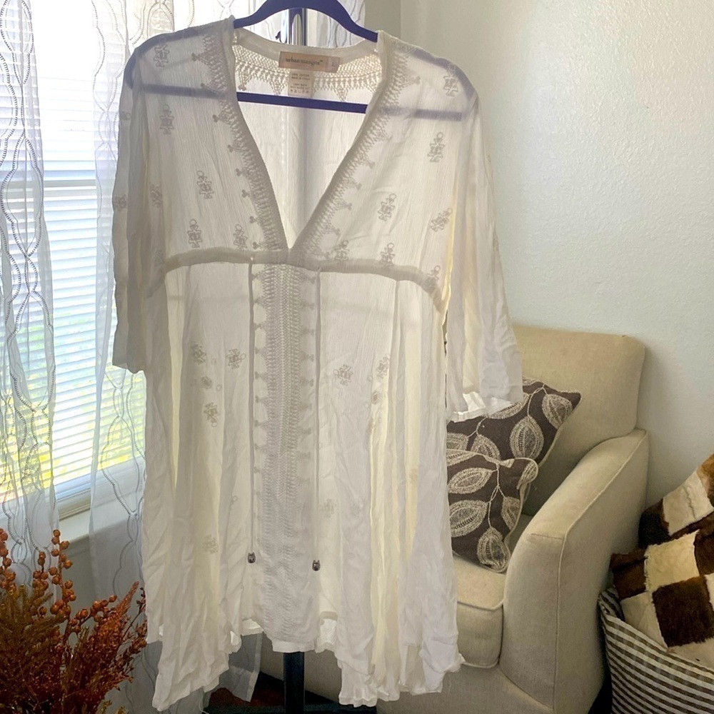 Urban Mangoz Embroidered Tunic Size Large